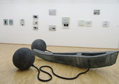Boot 2008, Installation Galerie der Stadt Tuttlingen, Metall, Papier, Schläuche, ca. 1,50 x 3,50m
