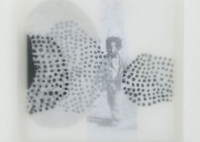 01 Schattenlicht (Kinder), 2011, Acryl, Collage, Wachs auf Holz, 35 x 35 cm
