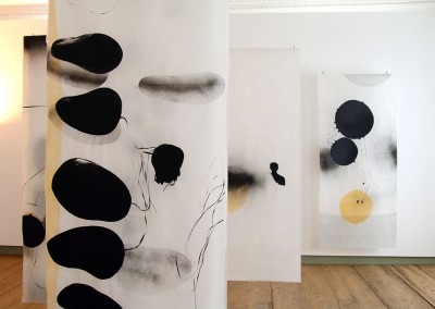 01 contact-labile Zone, 2011, Installation Schloss Achberg, Collage auf Japanpapier, je 220 x 97 cm