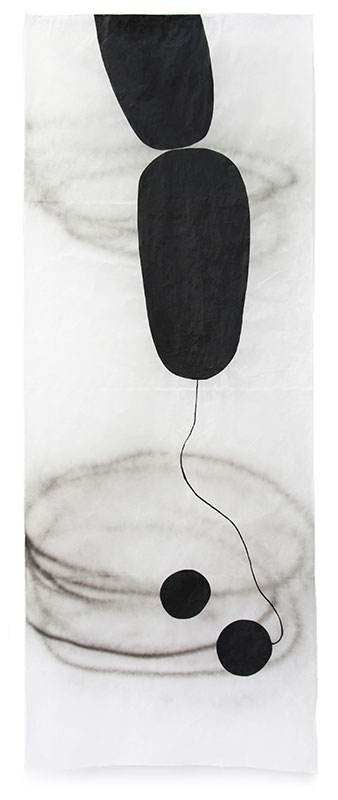 08 équilibre précaire,Acryl, Lackspray, Wachs auf Japanpapier 2009, 250 x 97 cm